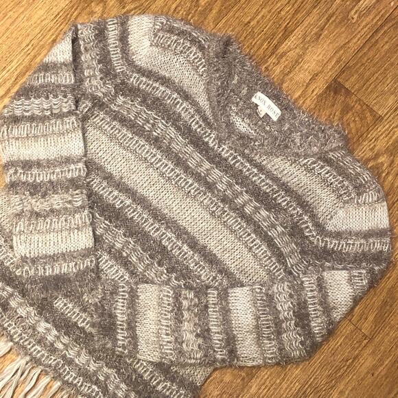Knox Rose Beige Taupe Long Sleeve Fuzzy Fringe Pullover Sweater Size Small - Picture 3 of 10